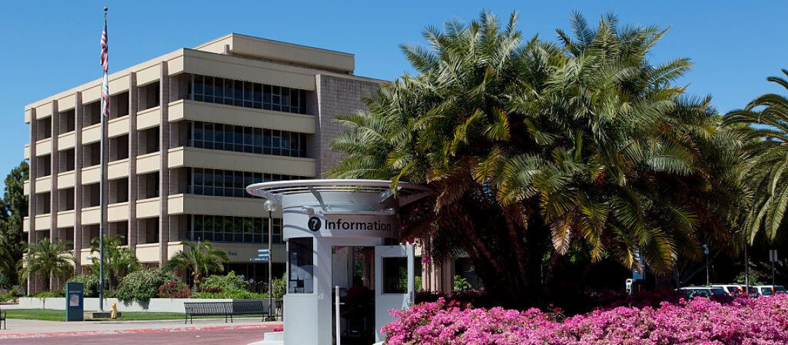 'אי אפשר להסתתר': מנהיג סטודנטים יהודי ממוקד במרכז הרב-תרבותי של אוניברסיטת קליפורניה