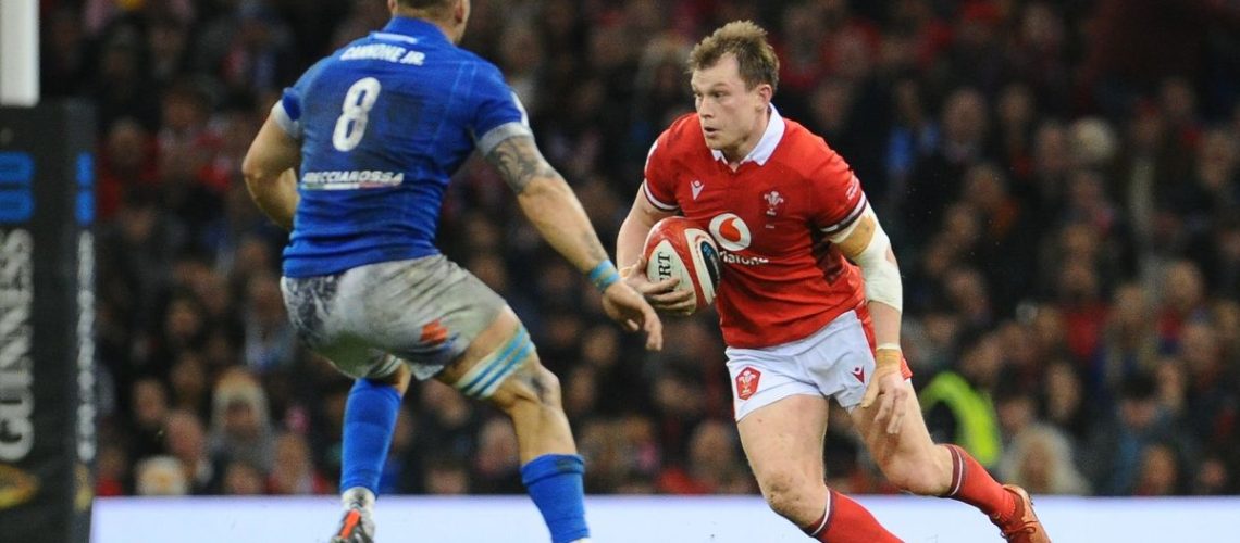 A Wales player with the ball runs towards an Italian player during Italy vs Wales at the 2024 Six Nations