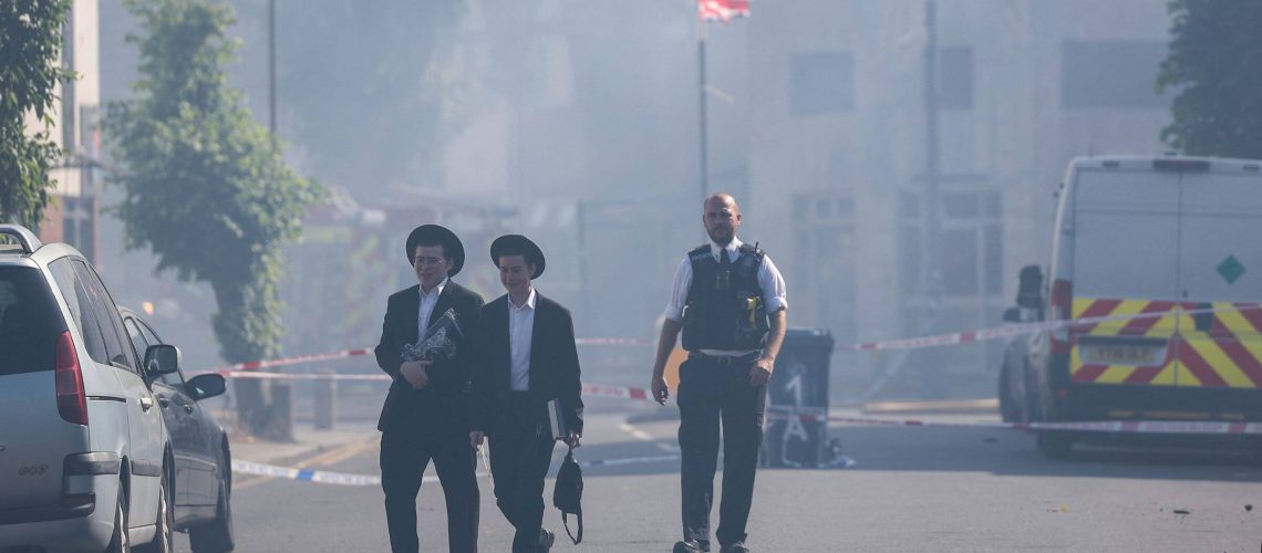 איך איראן מבצעת מיקור חוץ של מזימות טרור נגד יהודים. אני אישית מתאימה את כל המתנות לפרוורד, עד 36,000 דולר. האם אוכל להתאים את המתנה שלך עכשיו?