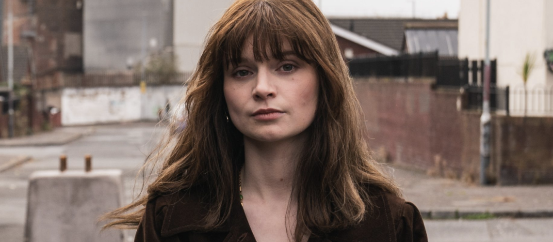 איך לצפות ב-'Trespasses' באינטרנט - הזרימו את דרמה 'Troubles' של ג'יליאן אנדרסון מכל מקום