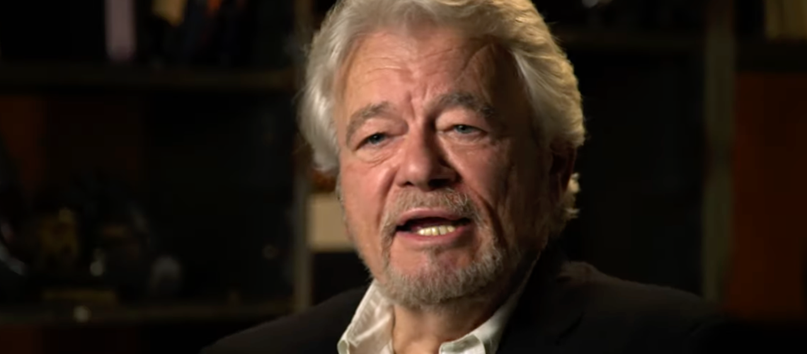 Reporter George Knapp, with silver hair, in white shirt talking on Netflix series "Investigation Alien" 2024