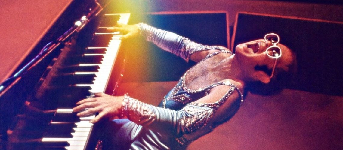 איך לצפות ב'Elton John: Never Too Late' באינטרנט - הזרם מסמך מוזיקה מכל מקום