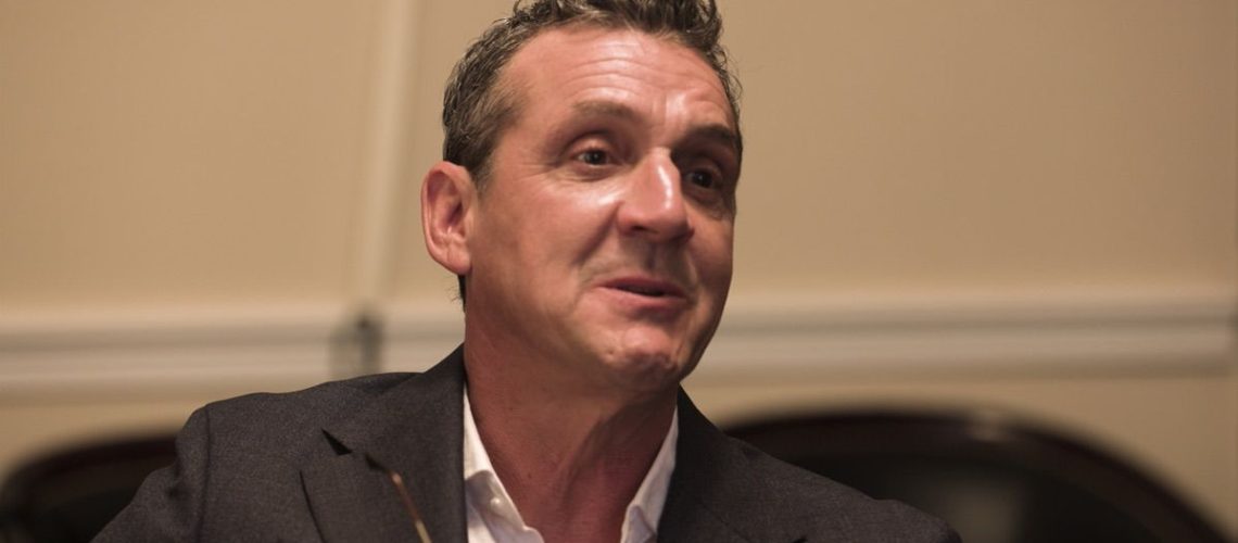 איך לצפות ב'התוכנית' באינטרנט - הזרם סרט תיעודי של ג'יימס פוקס עב"מים מכל מקום עכשיו