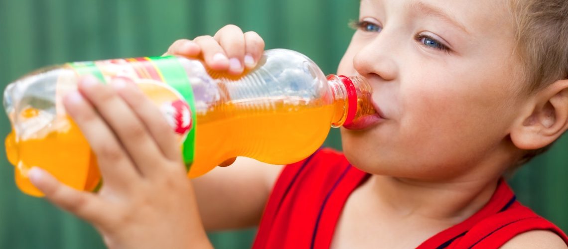 Study: Early exposure to sugar sweetened beverages or fruit juice differentially influences adult adiposity. Image Credit: Dundanim / Shutterstock