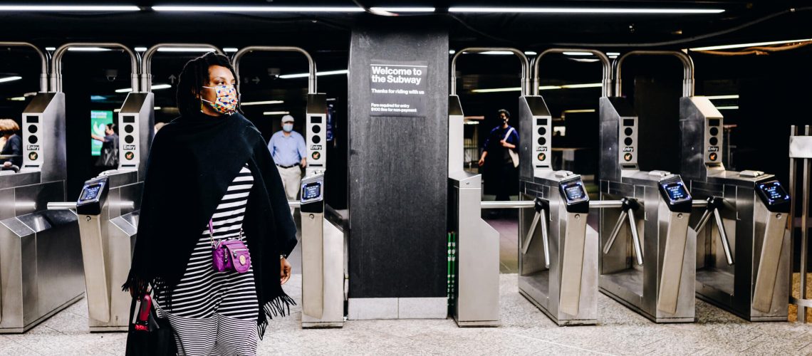 איסור על מסכות רכבת תחתית לא יילחם באנטישמיות, אבל הוא יעניש יהודים מוכי חיסון כמוני