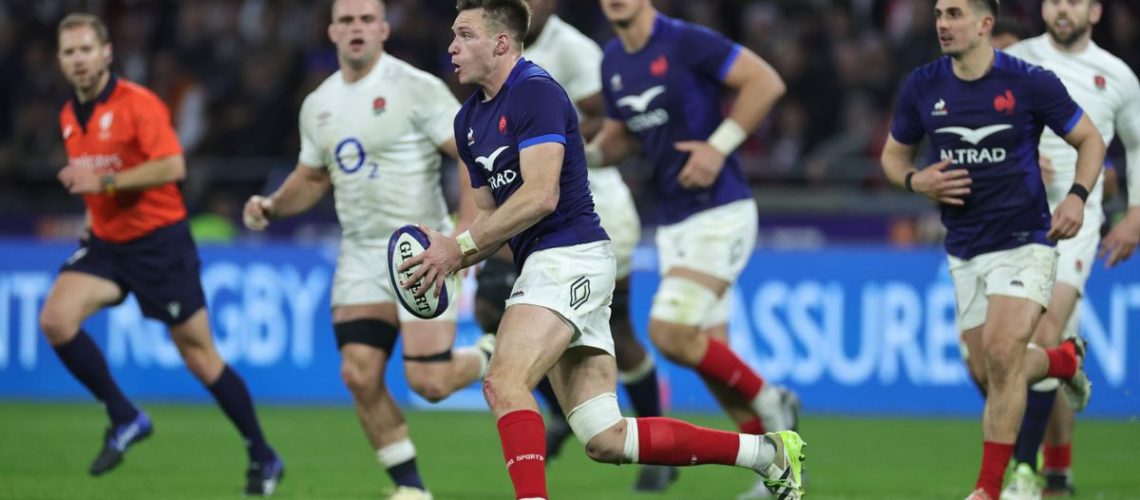 Leo Barre of France runs with the ball during England vs France at the Six Nations 2024