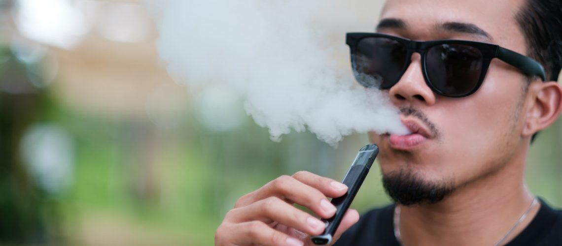 Study: A Randomized Clinical Trial of a Quitline Vaping Cessation Intervention: Baseline Characteristics of Young Adult Exclusive E-Cigarette Users Seeking Treatment. Image Credit: xyfen / Shutterstock.com