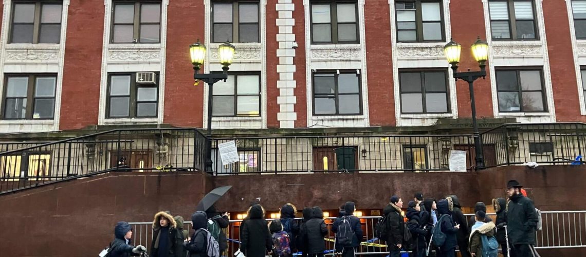 ב-X, קונספירציות של מנהרות יהודיות חושפות דפים אנטישמיים המתחזות לקבוצות הסברה פרו-פלסטיניות