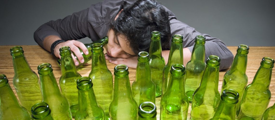 Study: Effectiveness of genetic feedback on alcohol metabolism to reduce alcohol consumption in young adults: an open-label randomized controlled trial. Image Credit: Guayo Fuentes / Shutterstock