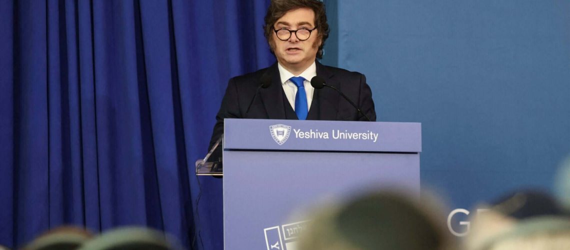 בזמן שמיליי חוגג את הקשרים עם יהודים בניו יורק, סטרימר ארגנטינאי מגיש תלונה על אנטישמיות על שלעג לתמיכתו בישראל