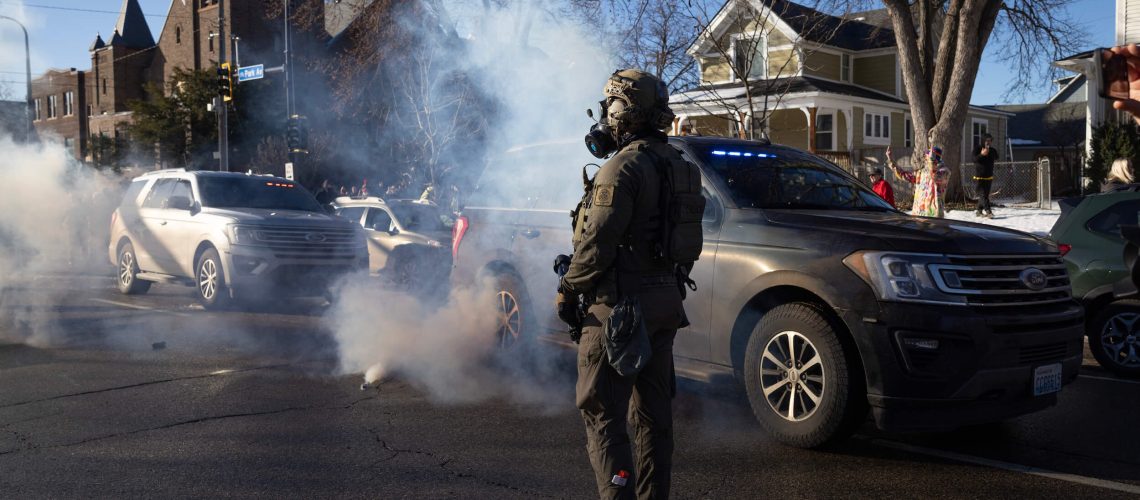 בין פשיטות, זונות ואלימות, תיאוריית ההחלפה הגדולה מרימה ראש במיניאפוליס