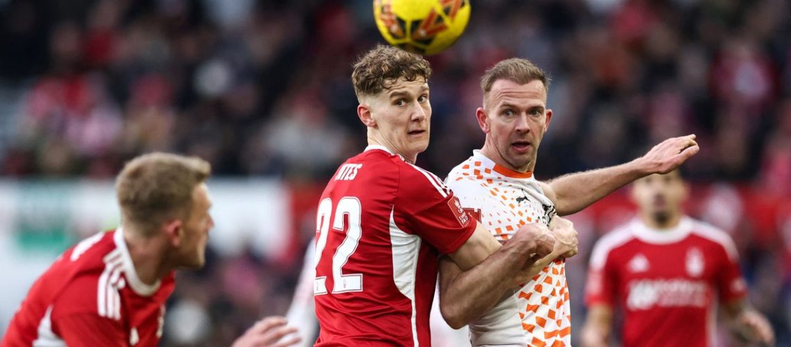 Ryan Yates (L) and Jordan Rhodes (R) fight for the ball ahead of the Blackpool vs Nott