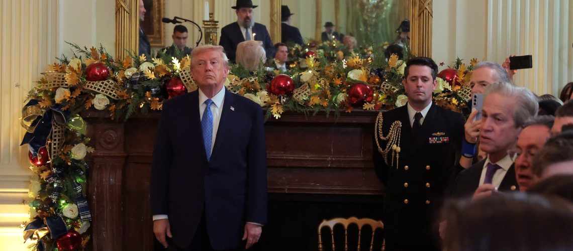 במסיבת חנוכה בבית הלבן אמר טראמפ שהקונגרס "הופך לאנטישמי"