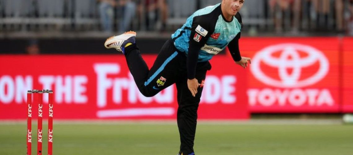 Cameron Boyce bowling ahead of the Brisbane Heat vs Adelaide Strikers live stream