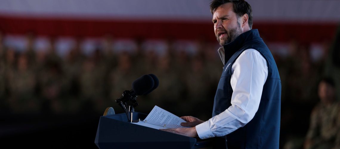 ג'יי.די ואנס דוחה את הטענות שהאנטישמיות גוברת בתוך הרפובליקה הדמוקרטית, ושובר את שתיקתו בנושא