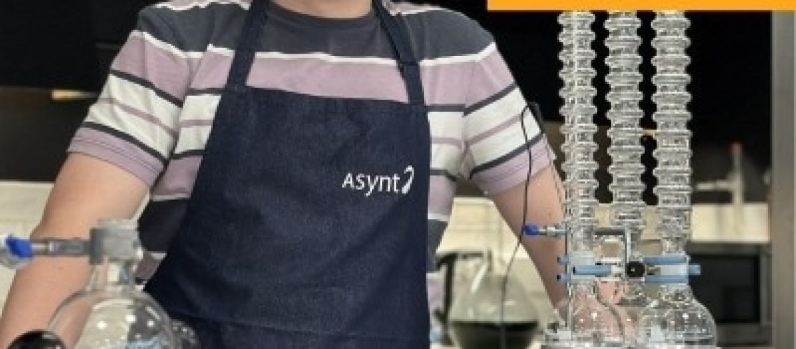 גמר ה- GBBO והכימאי ד"ר ג'וש סמללי לכותרת הדגמת כימיה מאכלת בשידור חי ב- Chemuk 2025