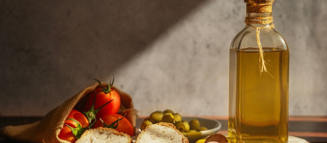 Study: Glycemic control contributes to the neuroprotective effects of Mediterranean and green-Mediterranean diets on brain age: the DIRECT PLUS brain-magnetic resonance imaging randomized controlled trial. Image Credit: Pacorpi/Shutterstock.com