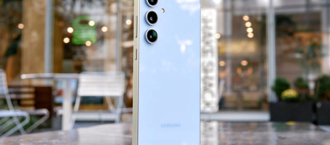 דליפה חדשה של Samsung Galaxy S25 Slim מרמזת על טלפון דק להפליא