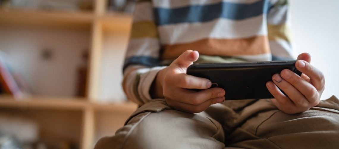 Study: Screen Media Use and Mental Health of Children and Adolescents A Secondary Analysis of a Randomized Clinical Trial. Image Credit: Miljan Zivkovic/Shutterstock.com