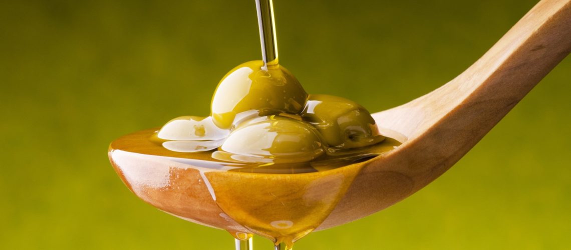 Study: Recipe for Heart Health: A Randomized Crossover Trial on Cardiometabolic Effects of Extra Virgin Olive Oil Within a Whole‐Food Plant‐Based Vegan Diet. Image Credit: luigi giordano / Shutterstock