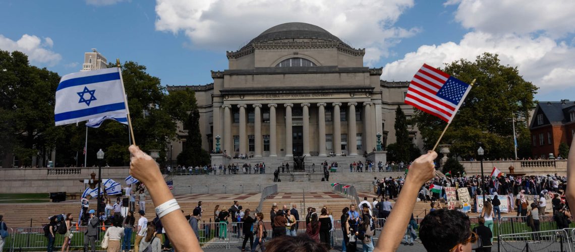 הבית הלבן מכריז על מלחמה בקמפוס דיי - למעט יהודים