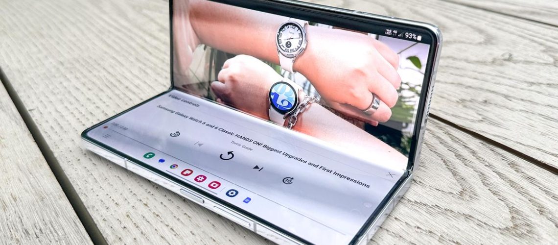 Flex Mode on the Galaxy Z Fold 5