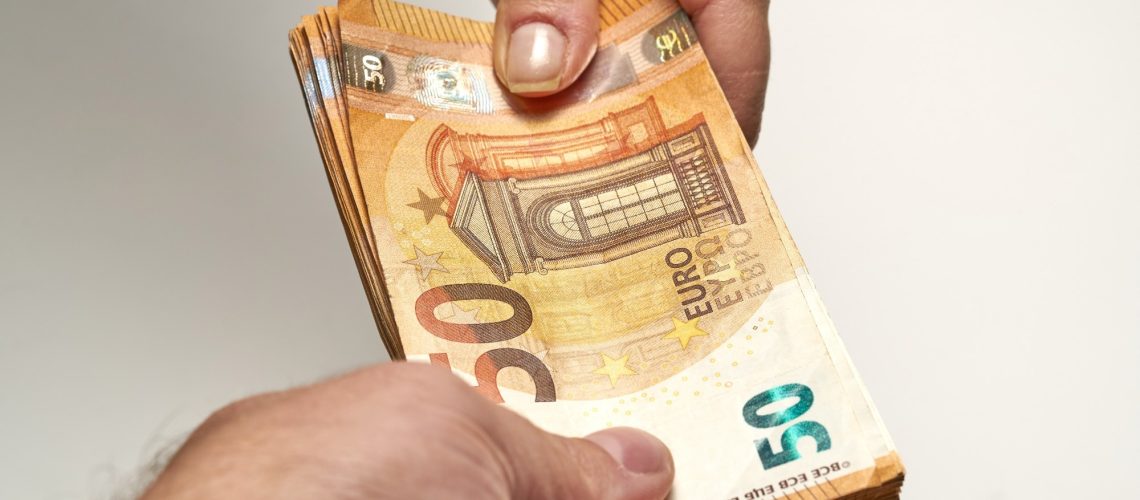 הודעות טקסט עם תגמולים כספיים מגבירים את הירידה במשקל אצל גברים שמנים, כך עולה ממחקר