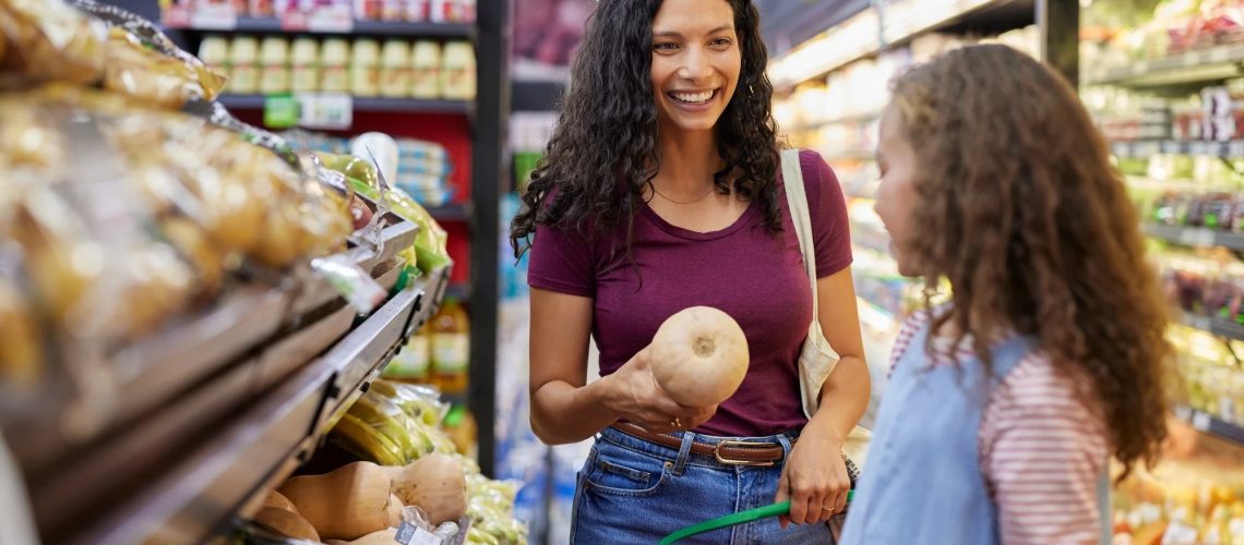 Study: Parents’ perspectives and roles in influencing 10–12-year-old children’s fruit and vegetable consumption: a qualitative study in Sweden. Image Credit: Rido / Shutterstock