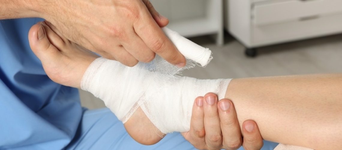 Study: Hydrogel dressings with intrinsic antibiofilm and antioxidative dual functionalities accelerate infected diabetic wound healing. Image Credit: New Africa/Shutterstock.com
