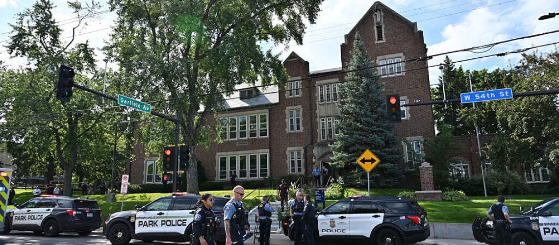 היורה בבית הספר למיניאפוליס היה מסרים אנטישמיים על התותחים שלו, אומר ADL