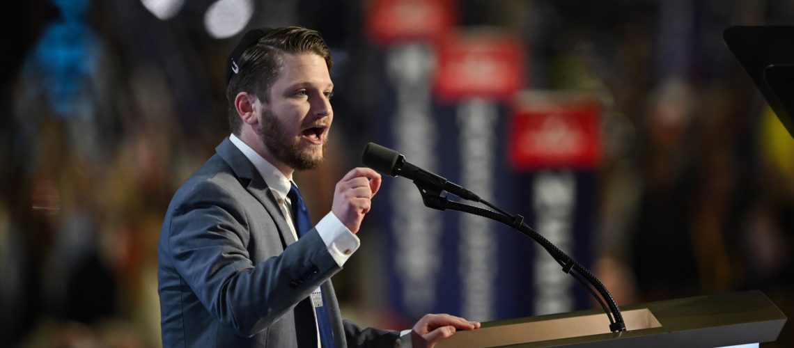 הפעיל היהודי שבתים קסטנבאום מיישב תביעה נגד אנטישמיות עם הרווארד