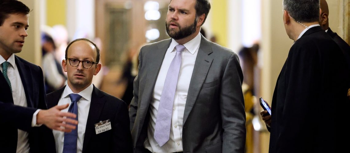 הרמטכ"ל היהודי של ואנס שותף לגישתו לאנטישמיות הימנית, פרופיל חדש מגלה שזהו רגע של אי ודאות גדולה. הנה מה שאתה יכול לעשות בנידון.