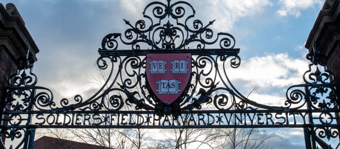 השופט היהודי מבטל את הקפאת מימון הרווארד של ממשל טראמפ, ואשמות על האנטישמיות השלטת היו 'מסך עשן'