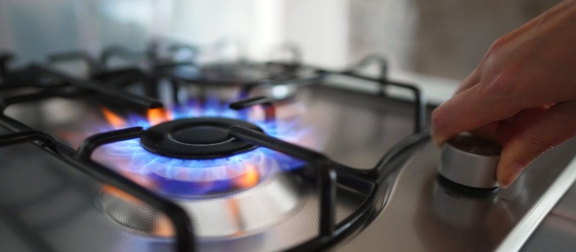 Study: Nitrogen dioxide exposure, health outcomes, and associated demographic disparities due to gas and propane combustion by U.S. stoves. Image Credit: M-Production/Shutterstock.com