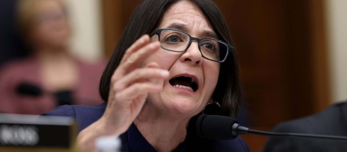 חברת קונגרס יהודייה יוצאת בסערה מהדיון באפשטיין לאחר שפם בונדי העלתה את שיאה באנטישמיות