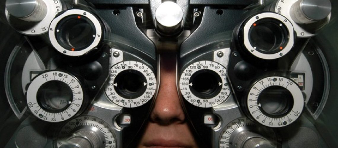 חוקר אופטומטריה של UH מזהיר מפני שימוש בטיפול באור אדום ברמה נמוכה כדי לשלוט בקוצר ראייה