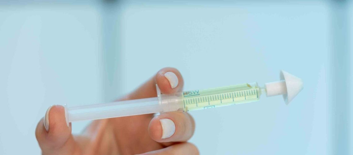 Study: Mucosal immunization with ChAd-SARS-CoV-2-S prevents sequential transmission of SARS-CoV-2 to unvaccinated hamsters. Image Credit: luchschenF/Shutterstock.com