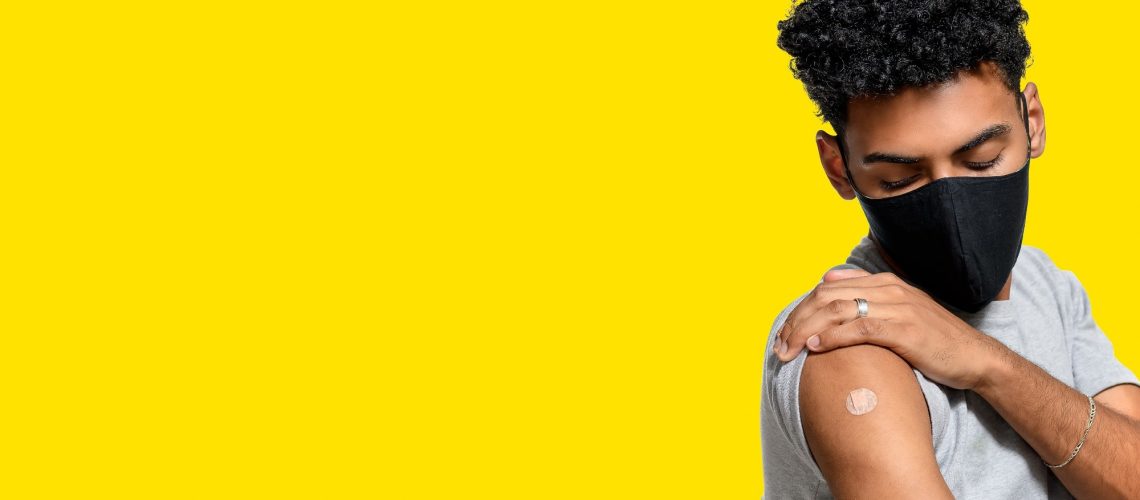 Study: COVID-19 Vaccine Effectiveness Among Adolescents. Image Credit: EDSON DE SOUZA NASCIMENTO / Shutterstock