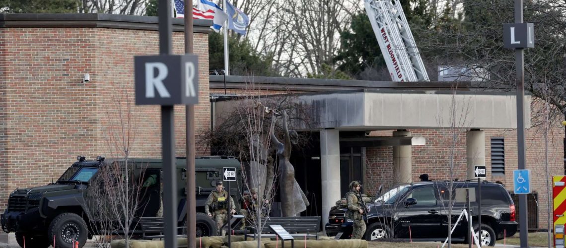 חמוש נגח בבית כנסת במישיגן. ייתכן שההכנות הביטחוניות שלה הצילו חיים.