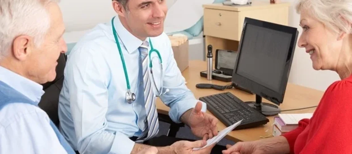 חקירת ניתוחים קוסמטיים מעוררת אזהרות למטופלים, ודחיפה לתקני בטיחות מחמירים יותר