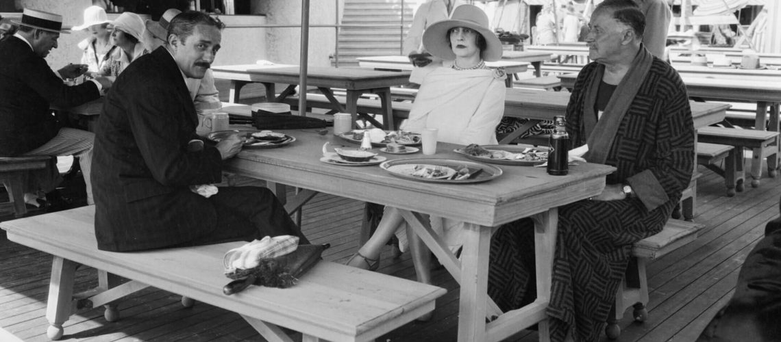 טאקר קרלסון קורא לקמפיין לבייש קאנטרי קלאב על חסימת פעוט יהודי 'דוחה' זה יום ההולדת שלנו ואנחנו עדיין חוגגים!