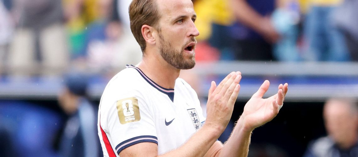 England's Harry Kane applauds the fans after the draw against Ghana in World Cup 2026