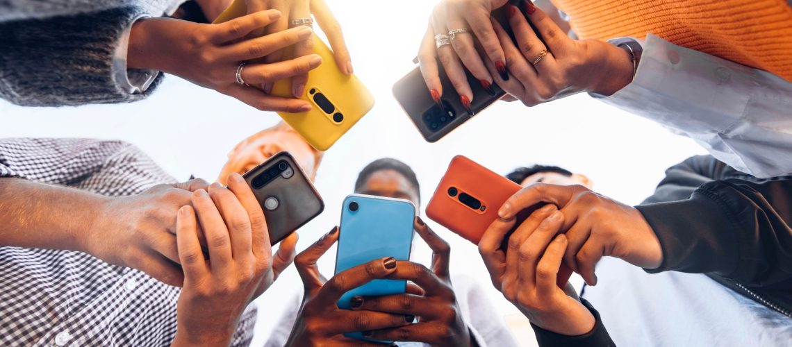 Whose tweets about obesity and weight loss gain the most attention: celebrities, political, or medical authorities? Image Credit: DavideAngelini / Shutterstock