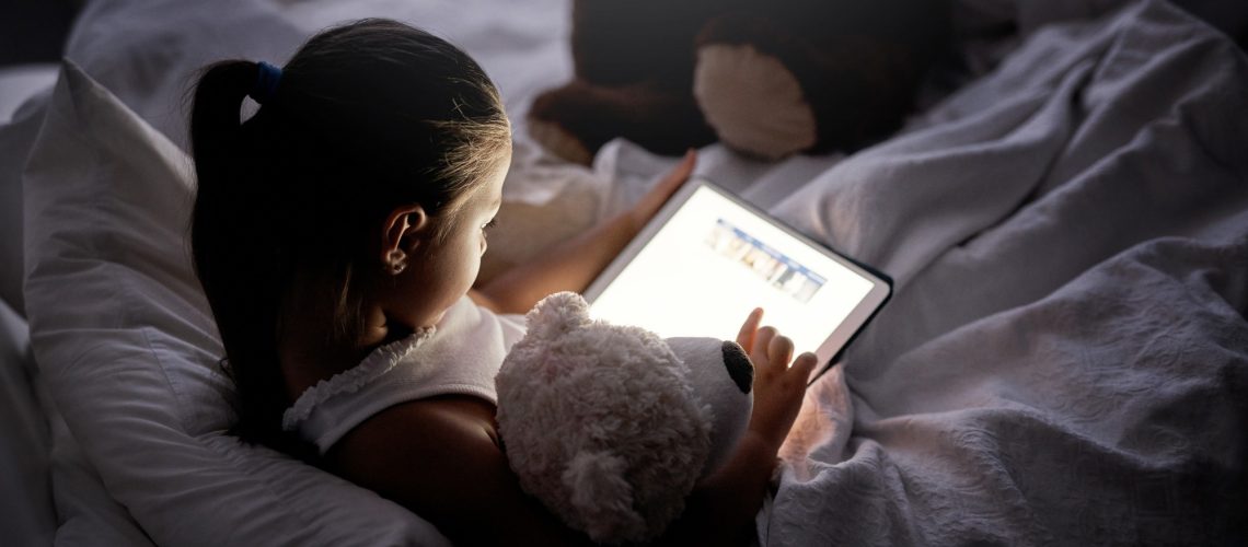 Study: Bedtime Screen Use Behaviors and Sleep Outcomes in Early Adolescents: A Prospective Cohort Study. Image Credit: PeopleImages.com - Yuri A / Shuterstock.com