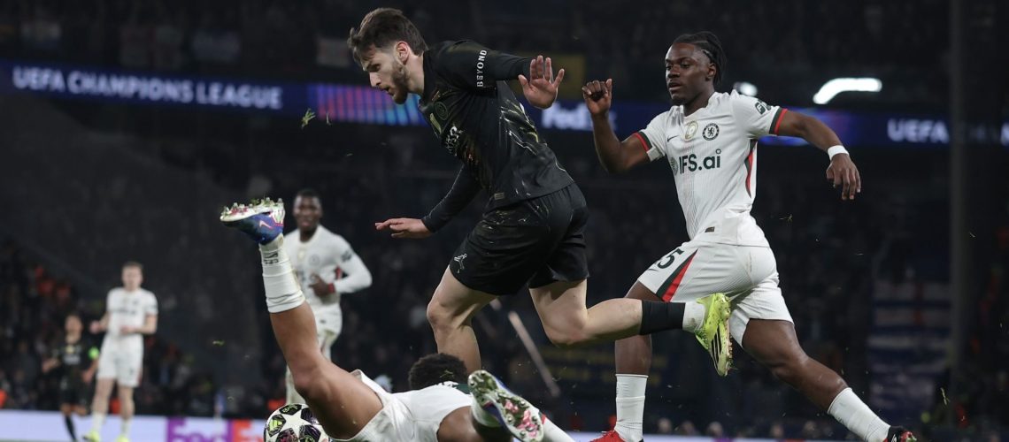 PSG's Khvicha Kvaratskhelia dribbling past Chelsea players in the 2025/26 Champions League