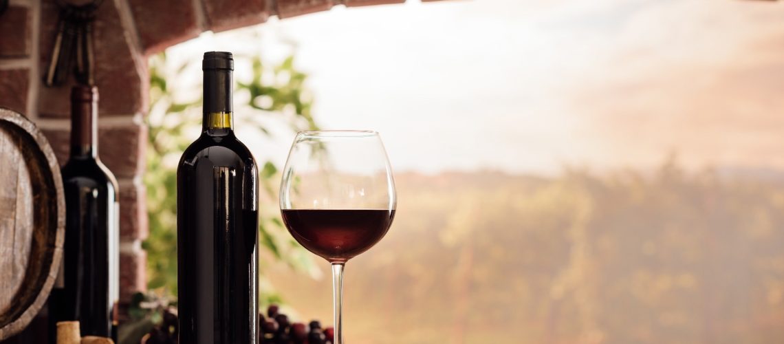 כיצד משפיעים הגיאוגרפיה והאקלים על איכות היין ועל היתרונות הבריאותיים שלו?