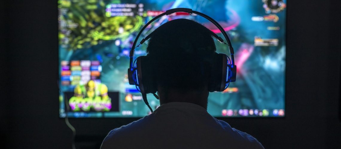 Study: Video gamers demonstrate superior bronchoscopy skills among beginners. Image Credit: sezer66/Shutterstock.com