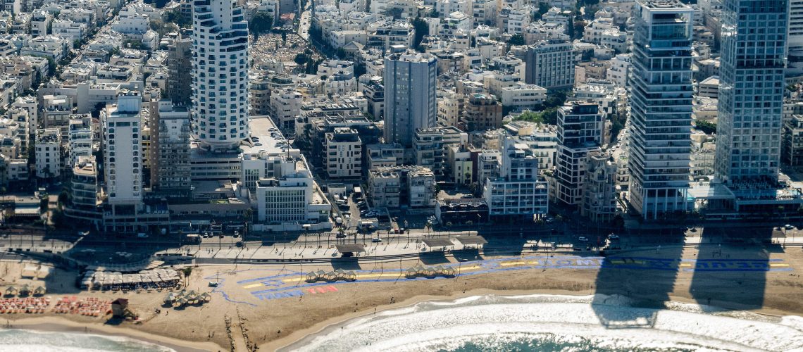 כשיהודים מתמודדים עם אלימות, אומרים לנו לעבור לישראל. האם זה באמת מחזק אותנו?