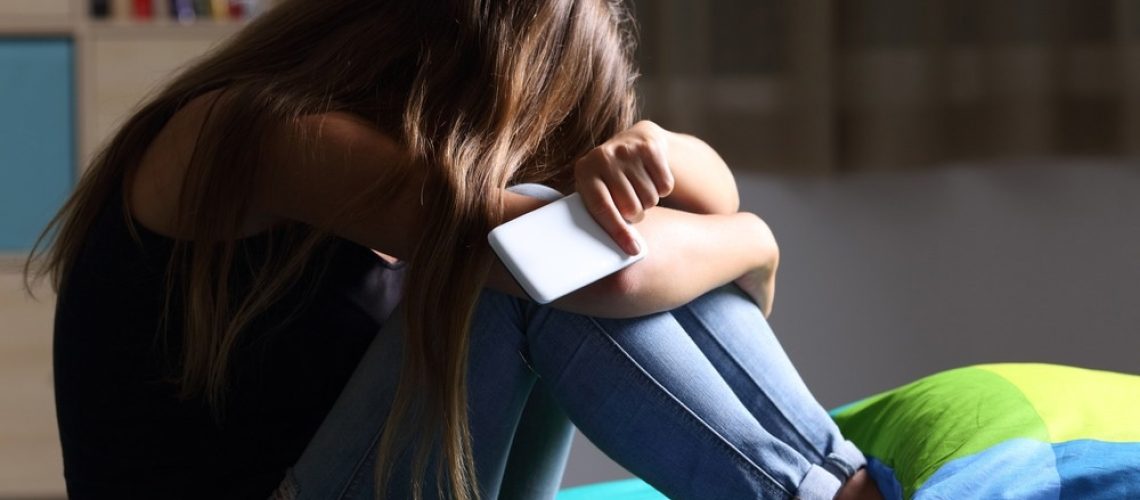 Study: Bullying fosters interpersonal distrust and degrades adolescent mental health as predicted by Social Safety Theory. Image Credit: Antonio Guillem/Shutterstock.com