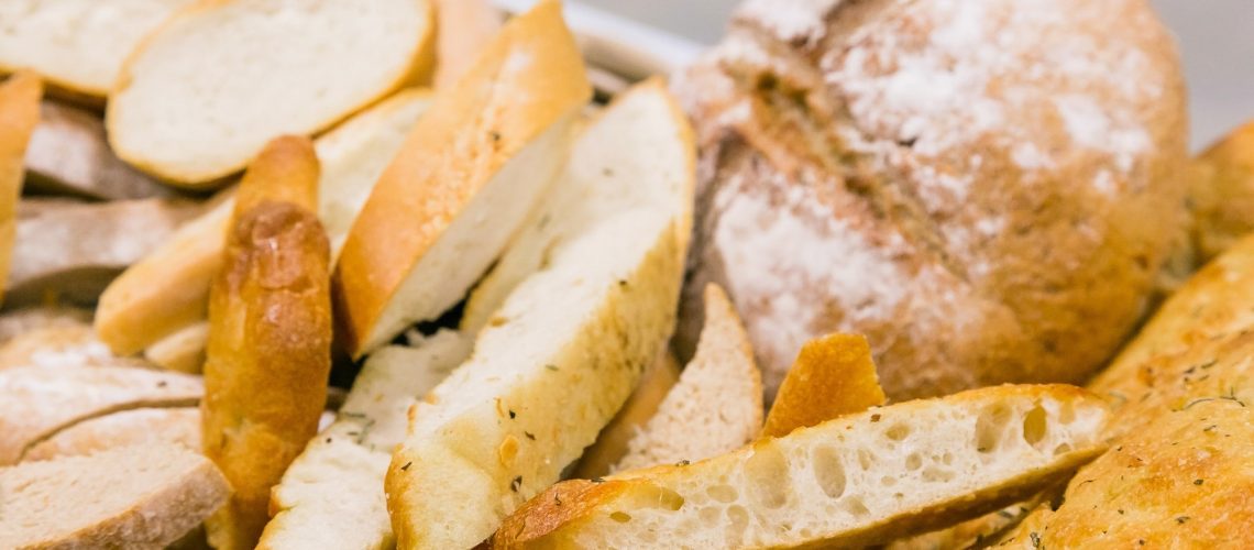 ​​​​​​​Study: A Functional Bread Fermented with Saccharomyces cerevisiae UFMG A-905 Prevents Allergic Asthma in Mice. Image Credit: Sunshine Seeds/Shutterstock.com